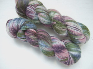 BS23 (Hand dyed 100% Wool yarn)