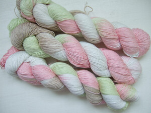 DT8 (Hand dyed, Silk 70% / Bamboo 30%)