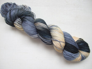 DT16 (Hand dyed, Silk 70% / Bamboo 30%)