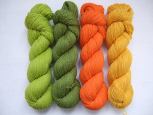 MW25 (100% Merino wool yarn), 400g (4 skeins X 100g) (Out of Stock)