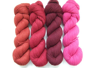 MW26 (100% Merino wool yarn), 400g (4 skeins X 100g)