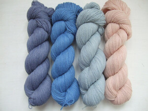 MW28 (100% Merino wool yarn), 400g (4 skeins X 100g)