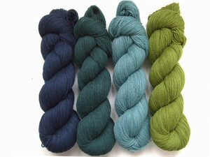 MW32 (100% Merino wool yarn), 400g (4 skeins X 100g)