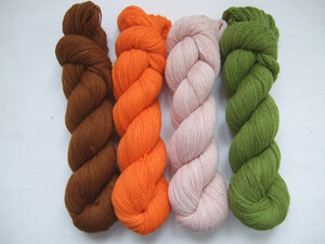 MW33 (100% Merino wool yarn), 400g (4 skeins X 100g)