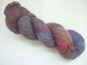 BS32 (Hand dyed 100% Merino Wool yarn)